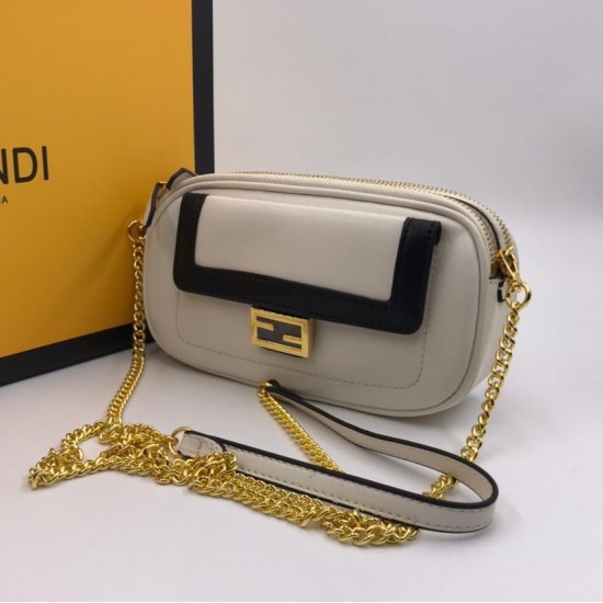 Сумка FENDI Easy 2 Baguette черно-белая