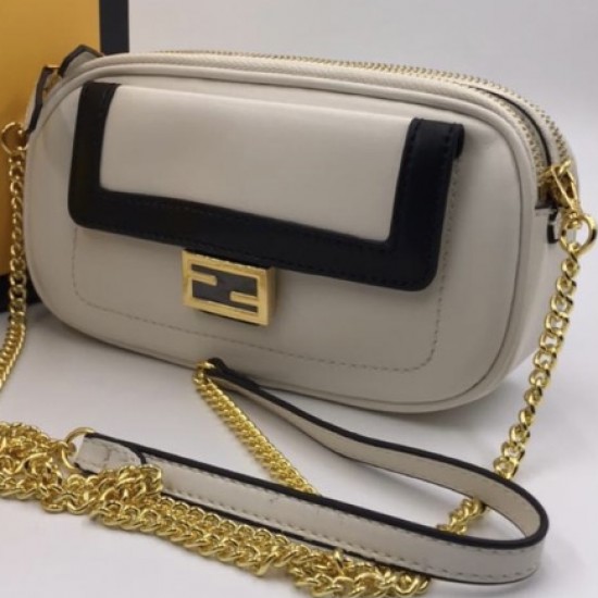 Сумка FENDI Easy 2 Baguette черная