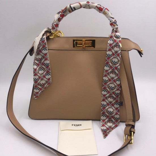 Сумка Fendi Peekaboo Iseeu Medium бежевая