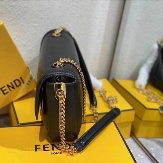 Сумка Fendi BAGUETTE CHAIN чёрная