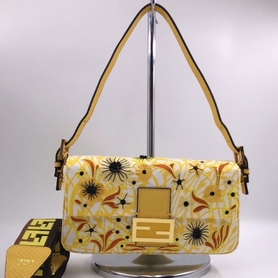 Сумка Fendi Baguette тканевая с вышивкой