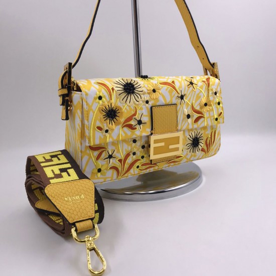 Сумка Fendi Baguette тканевая с вышивкой