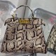 Сумка Fendi Peekaboo Iseeu из кожи питона