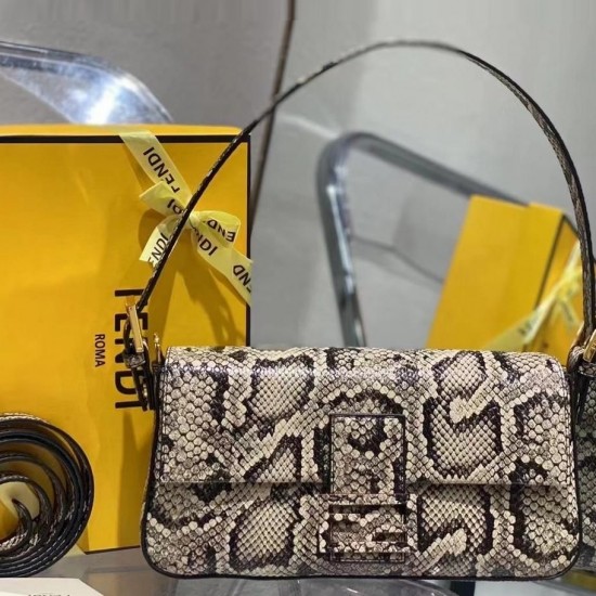 Сумка Fendi Baguette 1997 из кожи питона