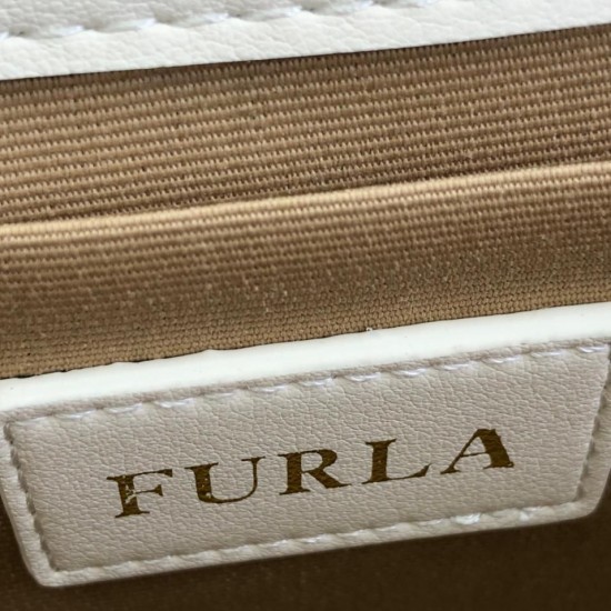 Сумка Furla стёганая белая