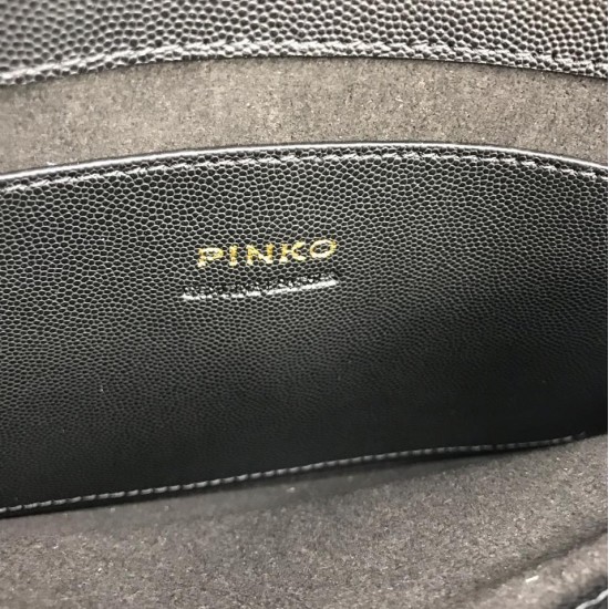 Сумка Pinko на плечо с пряжкой