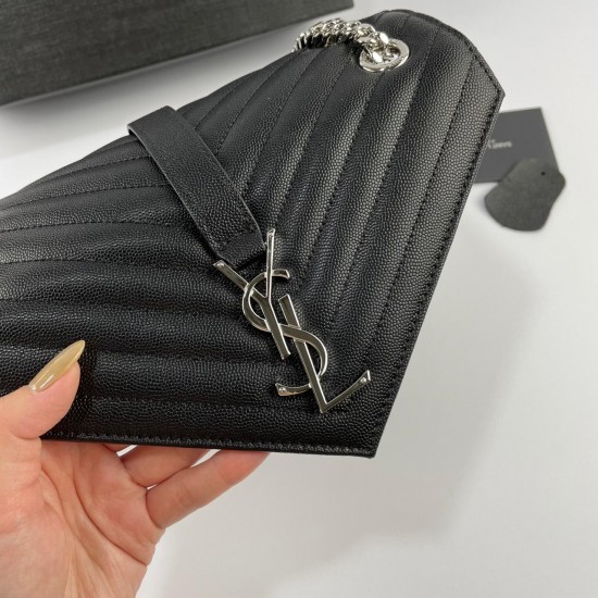 Сумка YSL Monogram Envelope с серебристой фурнитурой